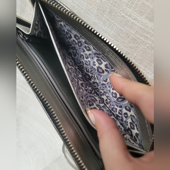 Coach Poppy Leather Rocker Slim Wallet EUC - Picture 13 of 14